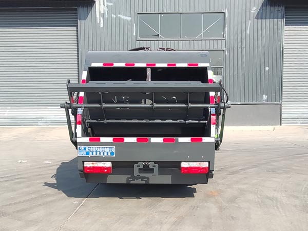 程力威牌CLW5041ZYS6型壓縮式垃圾車(chē)